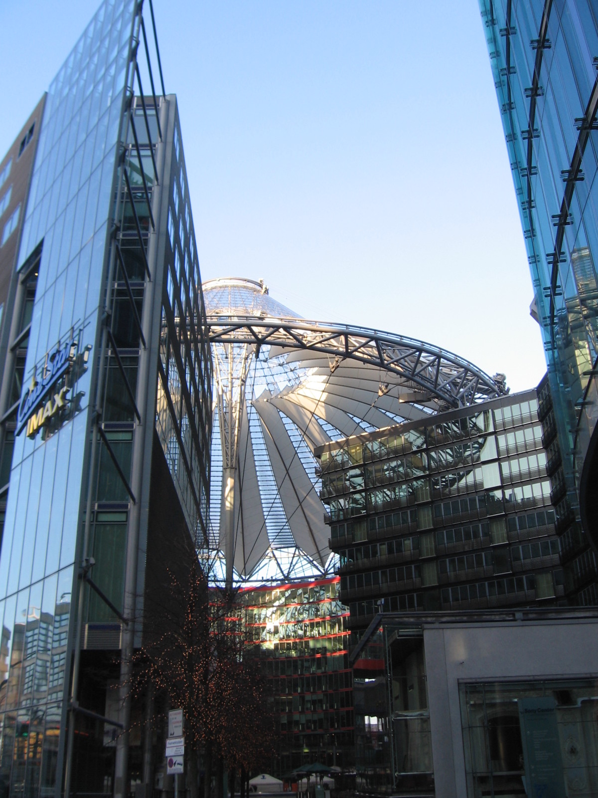 Фото: Sony Center в Берлина