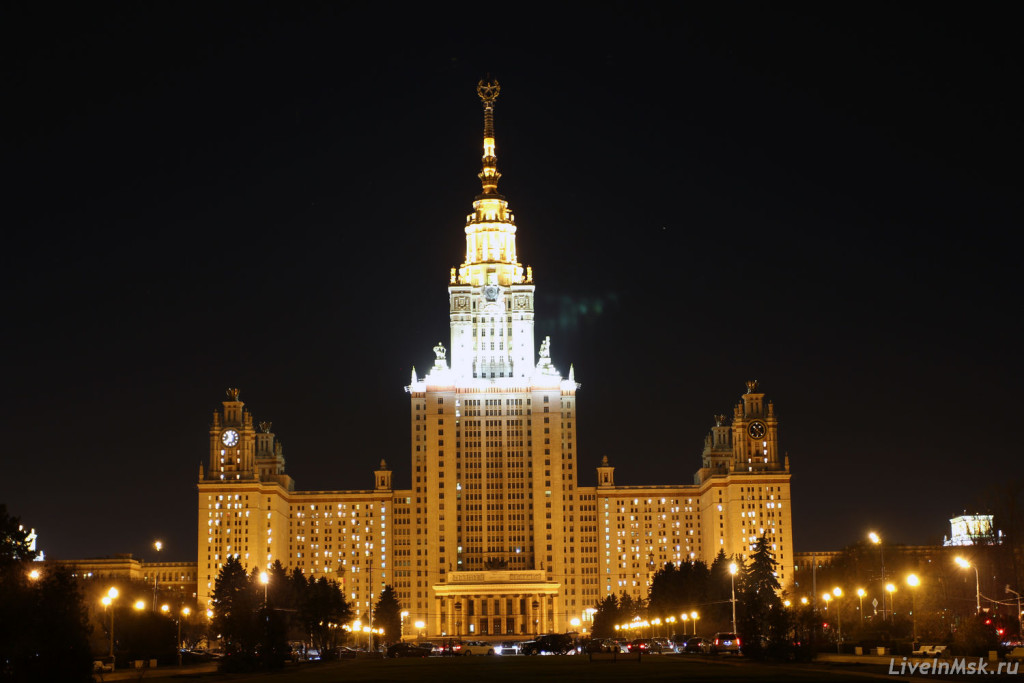 МГУ ночью